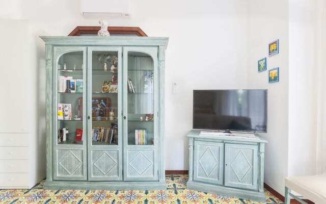 Modern Apartment with Terrace, Swimming Pool&Tennis