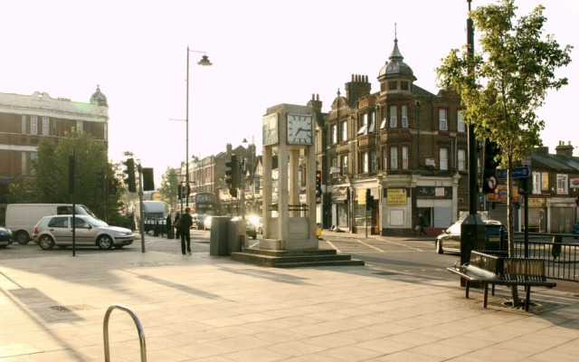 TravelStop #London-Ealing