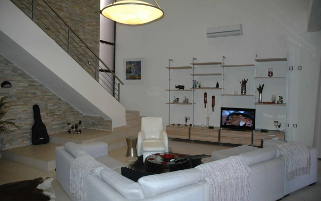 Roma Place