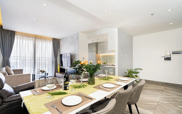 REM Rivergate Garden Pool Signature Apartments