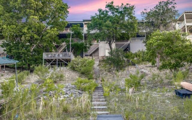 Renovated Waterfront w Dock, Sleeps 11