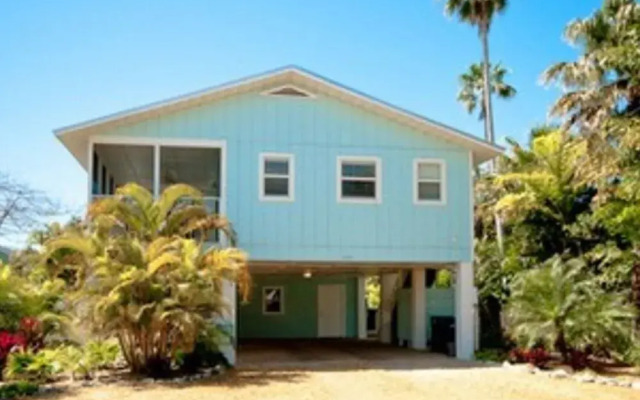 Holly Hideaway