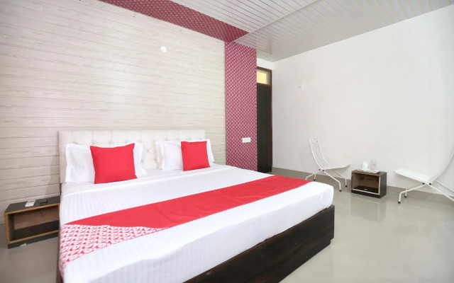 Capital O 13368 Hotel Gold Star