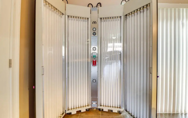 Poconos Retreat w/ Lake & Mountain Views!