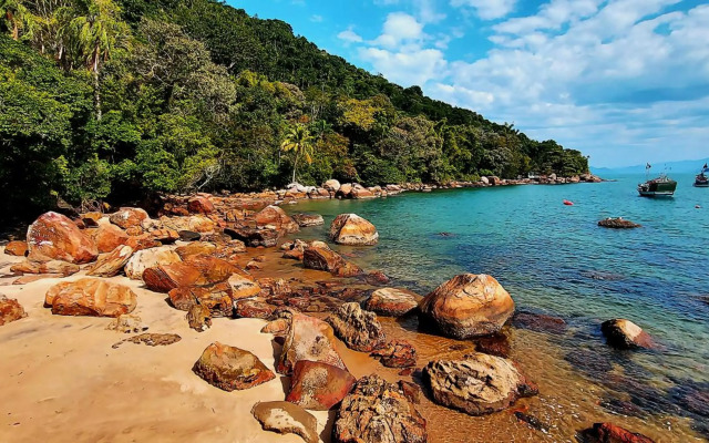 Residencial Picinguaba "Pé na Areia - 60m da Praia"