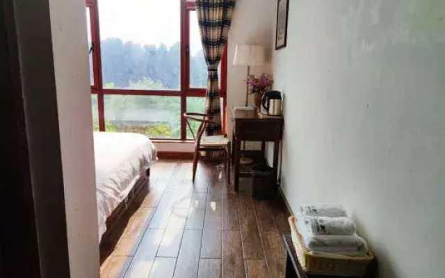 Mengzhou Hejia Courtyard Hotel