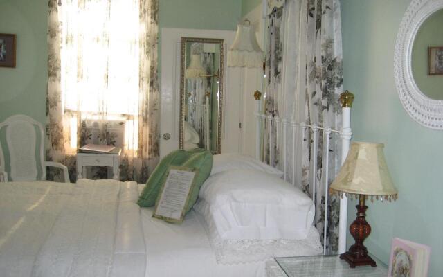 White Lilac Inn