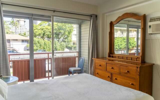 Waikiki Condo Rental - Hawaiian King