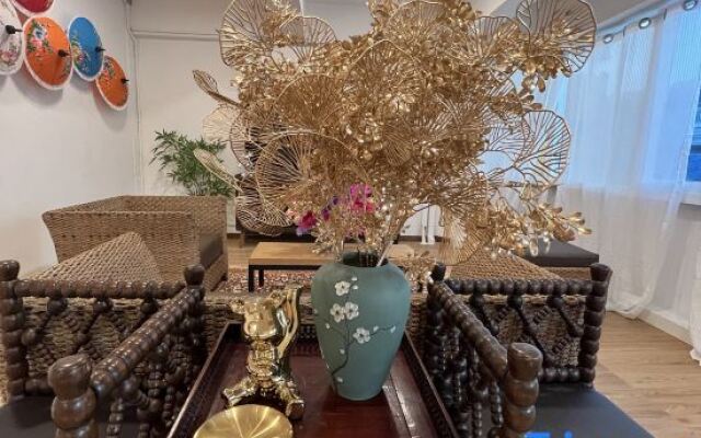 Private Full-Floor Spacious 5 Bedrooms in China Town