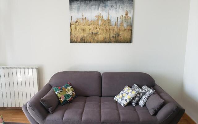 B-G Waterfront Apartment