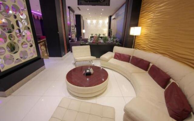 Grand Valley Hotel