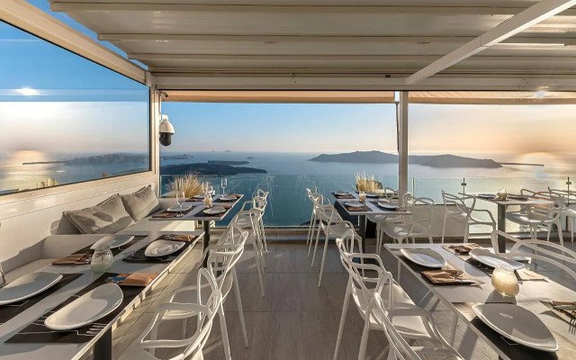 Pearl on the Cliff Hotel & Suites