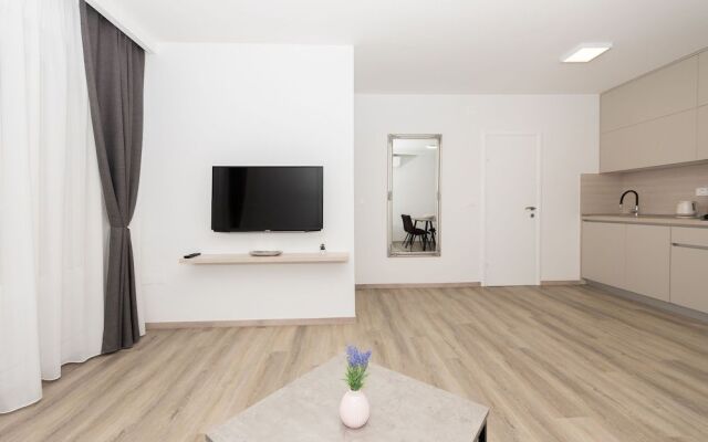 Makarska Beach Apartments Mara