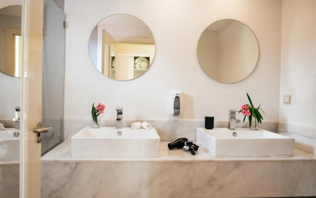 New Apartment Sueno pool area private Beach guard