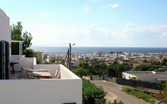 Apartment in Salento With Sea View & Pool