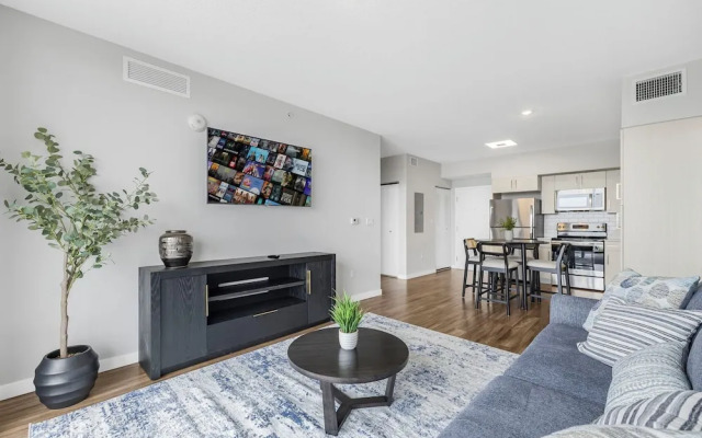 Stylish City-View Condo Pool Access