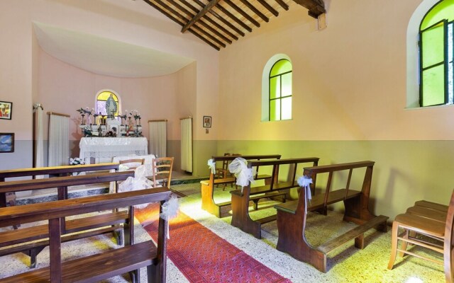 Enticing Holiday Home in Chianni With Swimming Pool