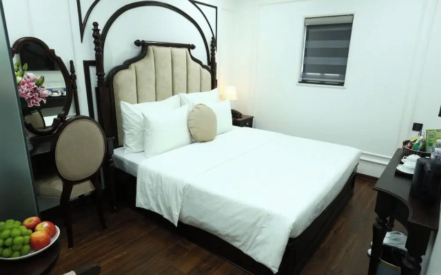 Royal Hotel Me Tri Ha
