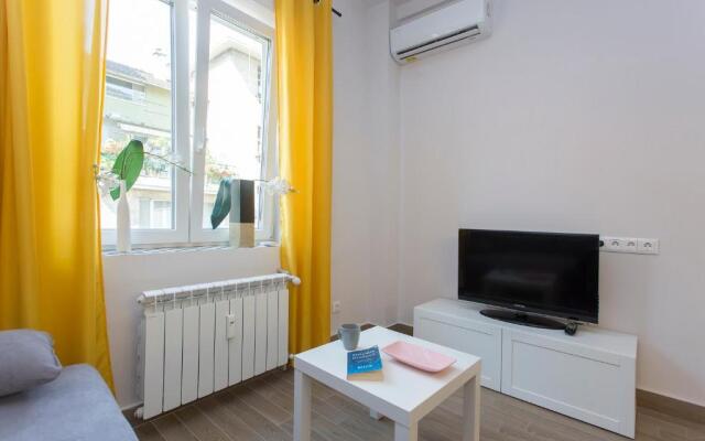 Sunny and Modern 1bdr Apartment in the Center