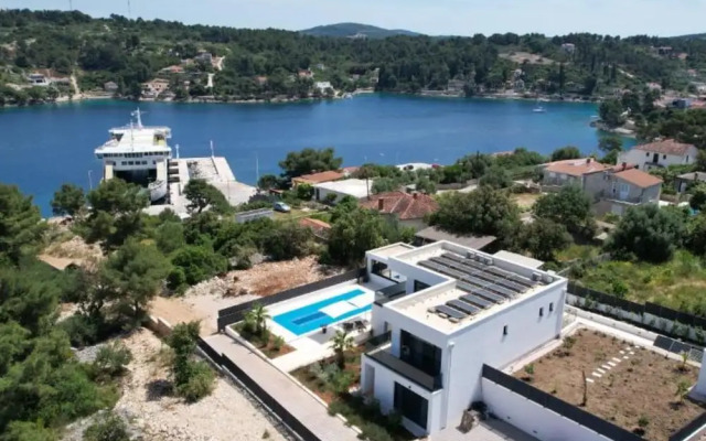 Sunset Villa Aves With Pool, Gym and Sauna