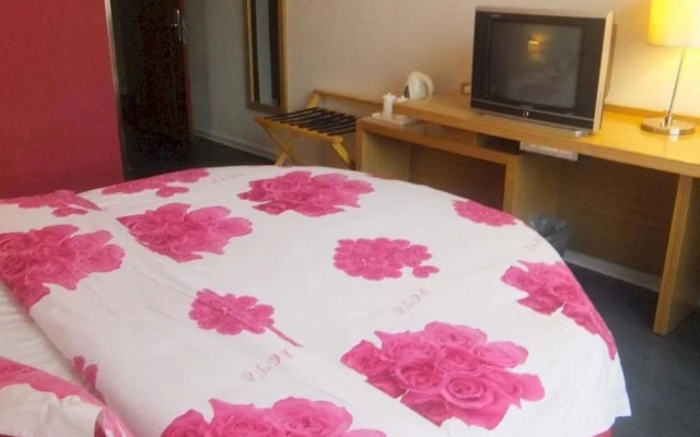 Super 8 Hotel Plaza North Road