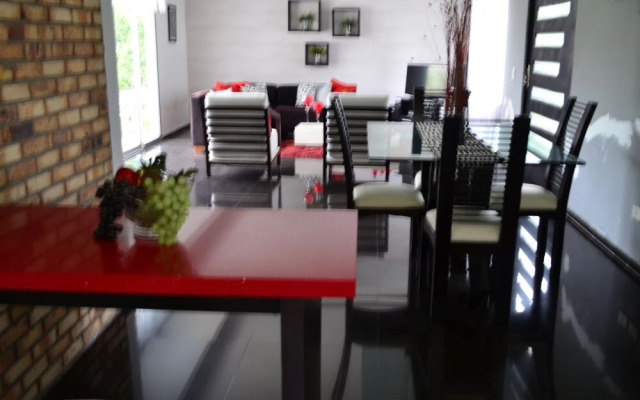 Espectacular chalet con piscina