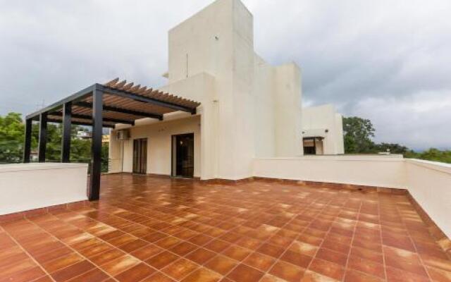 Greenwoods Eight by Vista Rooms