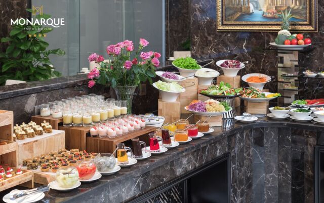 Monarque Hotel