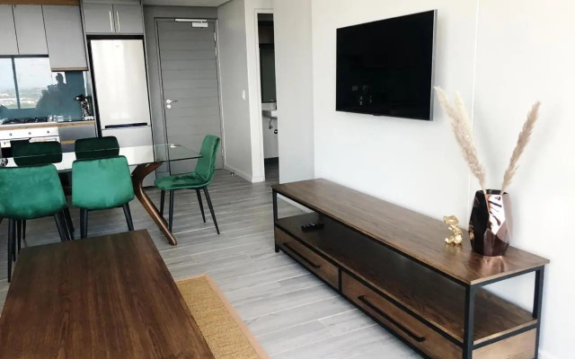 Umhlanga Arch 10th Floor- Sea Views!