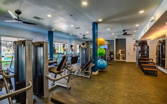 Beautiful & Modern Memorial Home - Near Everything