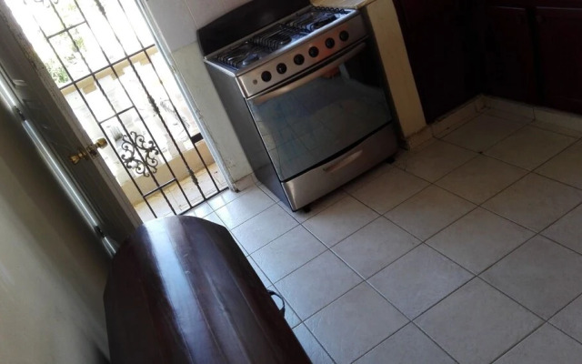Bright and Youth Condo With hot Water