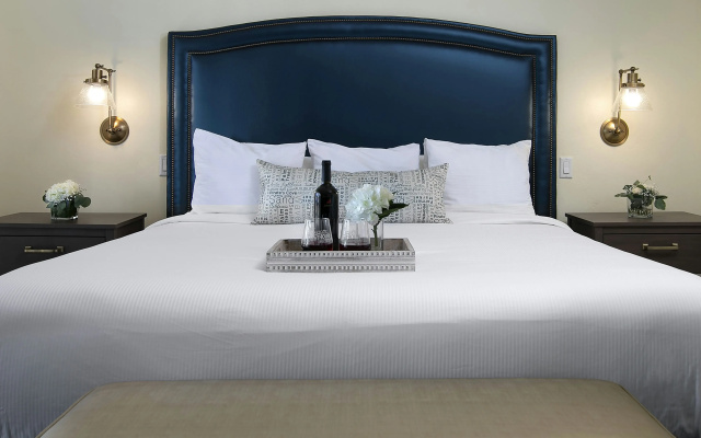 Avila Lighthouse Suites