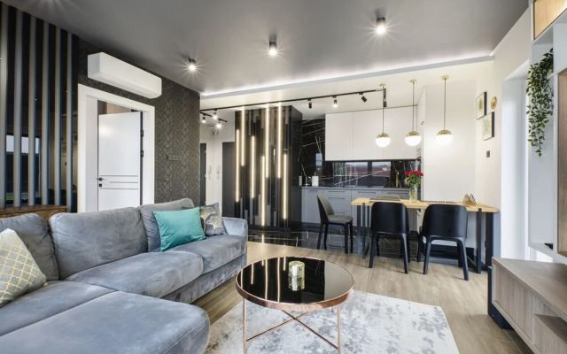 Lumina apartment on Drewnowska