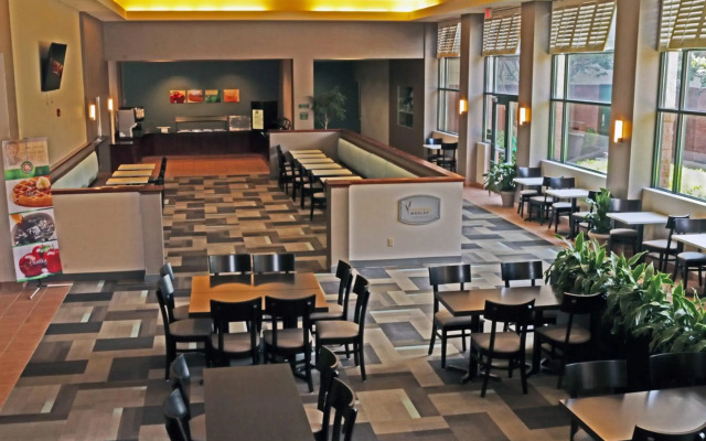 Quality Suites Lake Wright - Norfolk Airport