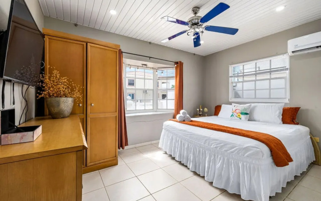2br2ba Home w Private Pool Close 2 Beach BBQ