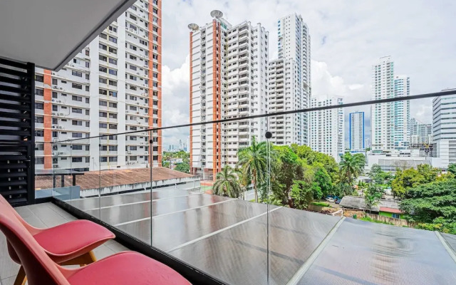 w Beautiful 1BR w Perfect Balcony View
