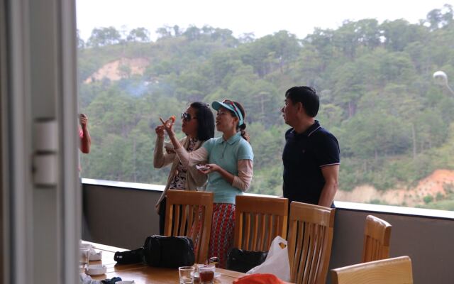 SAM Tuyen Lam Golf & Resorts