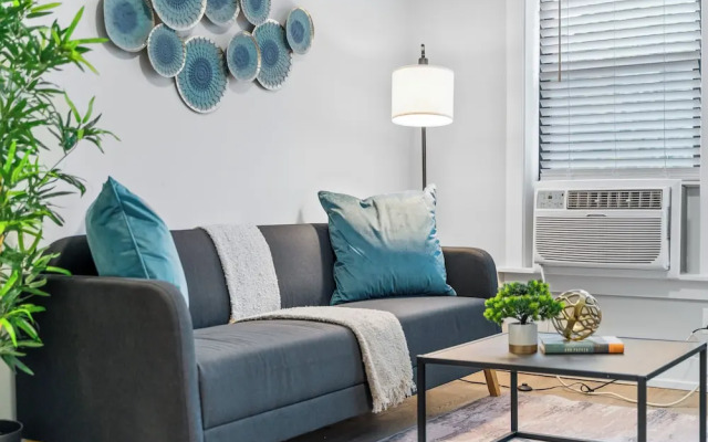 Stylish 1BR in Lakeview - Brompton 1 rep