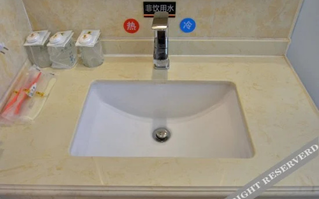 速8酒店(北京陶然亭地铁站西店)