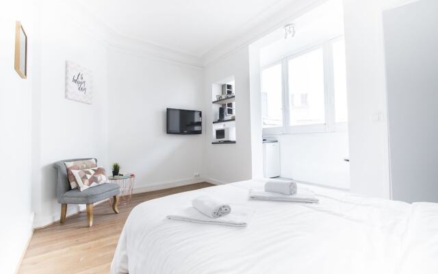 Luxury Apartment in Paris-Champs Elysées