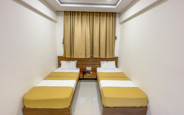 Stay Guru Hari Om Residency