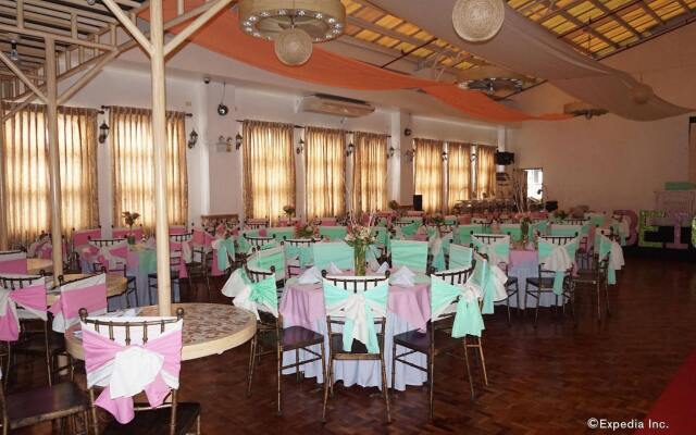 Rooms 498 Hostel