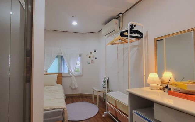 2U Hostel & Guest House