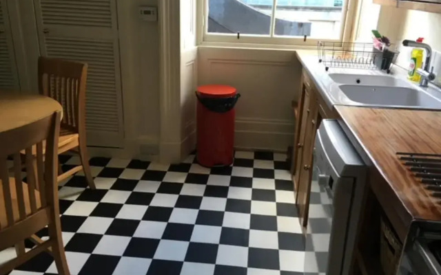 Spacious 4 Bedrooms Apartment in City Centre