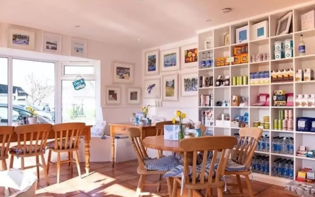 Muggles End, Falmouth, a Short Walk From the Beach