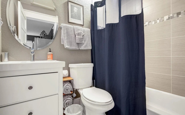 Jen4136 - Carriage House With Lovely Courtyard