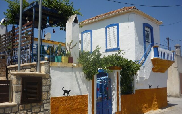 Traditional Villa 7 Mins Drive From Haraki Beach