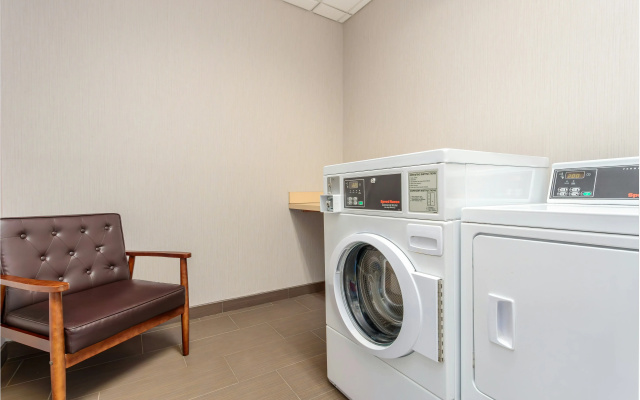 Hampton Inn & Suites Parkersburg Downtown