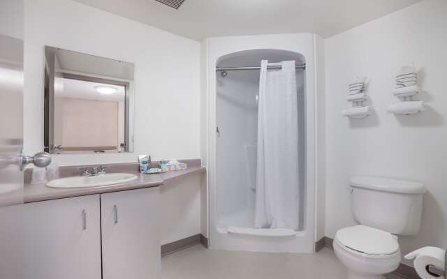 Residence & Conference Centre - Niagara-on-the-Lake