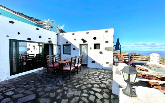 Apartment in rural house with Wifi and ocean view